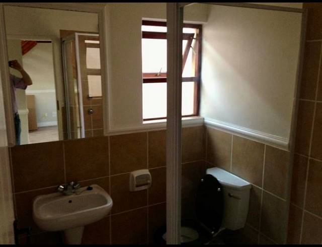 2 BEDROOM PROPERTY TO RENT IN MELROSE